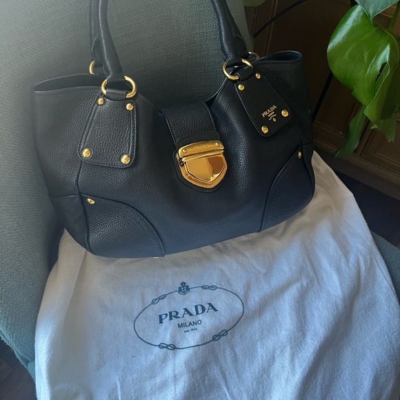 Prada Handbags - ♥️♥️Beautiful Beautiful Prada 💯% AUTHENTIC  ♥️♥️